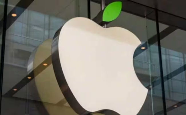 Apple Dismissed Over 600 Employees