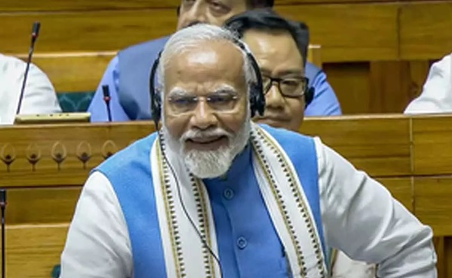 PM Modi pokes fun at Cong, cites 'Sholay' dialogue