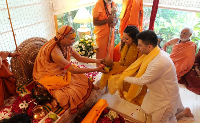 Shankaracharya Swami Avimukteshwaranand visits Raghav-Parineeti's home, blesses them 