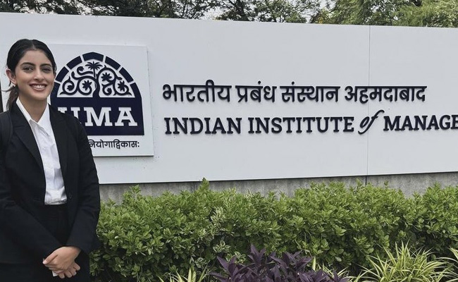 Amitabh's Grand Daughter Into IIM Without CAT Exam