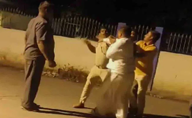 Slap Fight Between BJP Leader and Police Officer