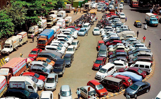 Maharashtra to Implement 'No Parking, No Car Sale' Rule