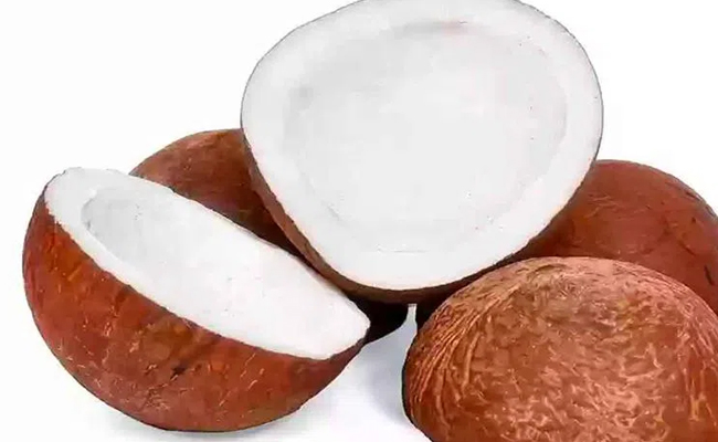 Health: The Benefits of Eating a Small Piece of Dried Coconut Daily