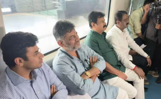 In rare bonhomie, Shivakumar & Tejasvi Surya inspect trial metro service in K'taka