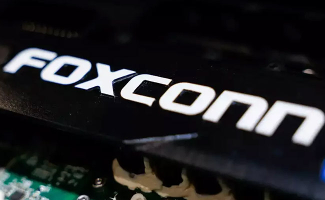 FoxConn On 'Marital Status' After Controversy