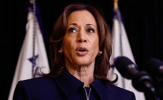 Harris enters election's final phase with huge financial edge