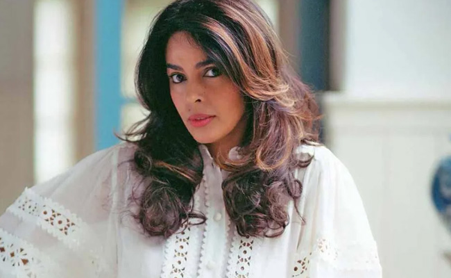 Mallika Sherawat's Take On 'Chamchagiri' 