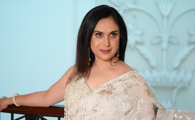 Meenakshi Seshadri On Heroes' Childbirth Tensions