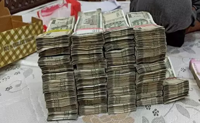 Rs 100 Cr Illegal Cash Caught By Police