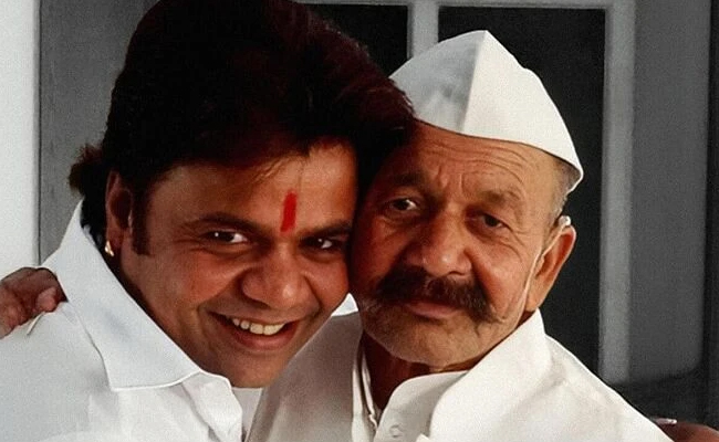 Comedy Actor Rajpal Yadav's Father Passes Away