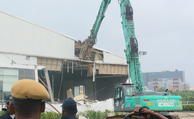 HYDRA starts demolishing Convention Centre owned by actor Nagarjuna