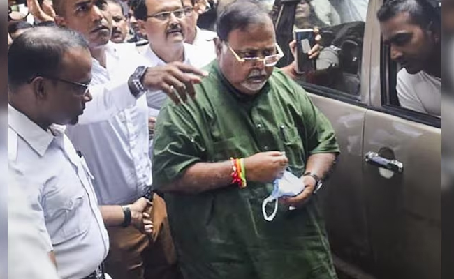 SC Clears Partha Chatterjee's Bail, Sets February 1 as Release Deadline