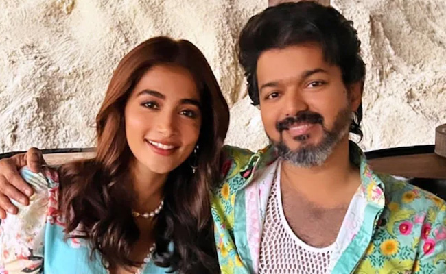 Vijay to Romance Pooja Hegde in Thalapathy 69