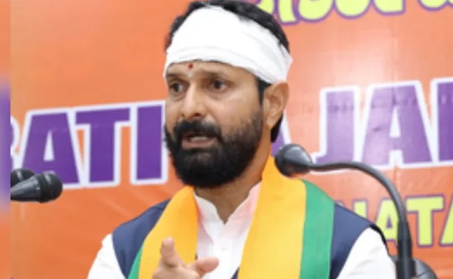 FIR filed against accused who tried to attack K'taka BJP MLC Ravi  