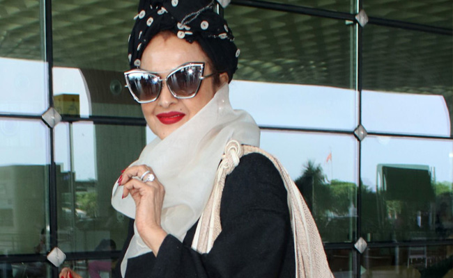 Rekha back to 80s look in turban & head wraps