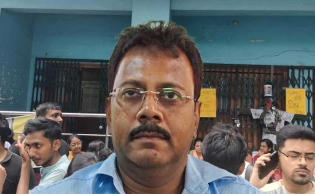 CBI tracks Sandip Ghosh's phone calls after recovery of doctor's body