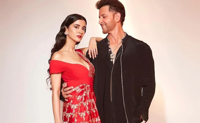 Hrithik Roshan proves he’s girlfriend Saba Azad’s biggest cheerleader