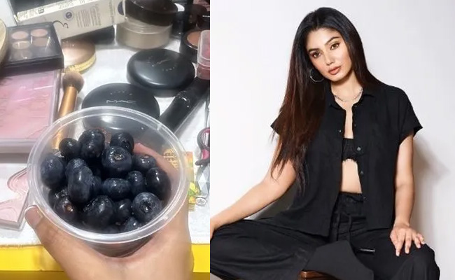 Sana Makbul gorges on blueberries, says ‘have your antioxidant’