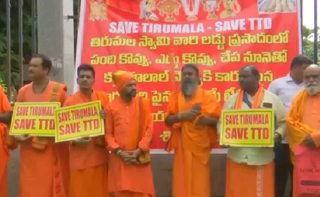 Hindu religious leaders stage protest at TTD over laddu row