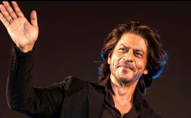 Shah Rukh Khan promises to bring a masterpiece in 2025