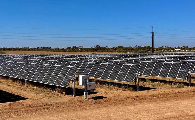 Australian govt approves plans for major outback solar farm