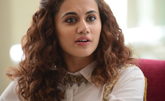 Taapsee Pannu's Frustration Towards Paparazzi