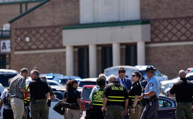 14-yr-old boy charged with murder in US school shooting