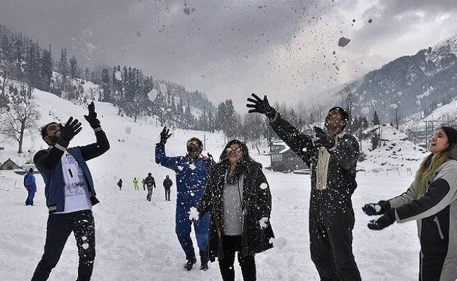 Snow turns Uttarakhand valleys into winter wonderland; disrupts travel