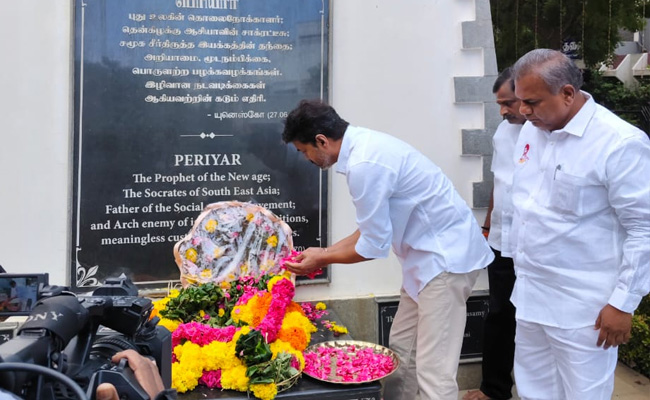  Vijay Pays Tribute to Periyar Statue