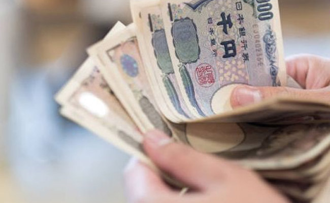 Japan govt eyes 30,000 yen cash handouts to stimulate economy