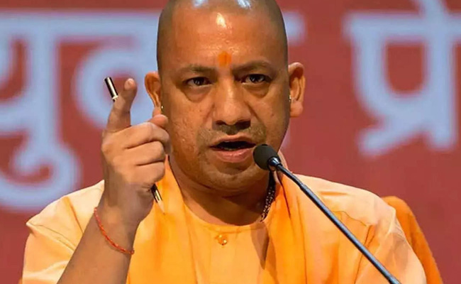 Yogi Govt Set to Introduce Ordinance Against Spitting in Food